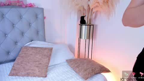 Dalyla online show from October 31, 2025, 12:28 pm