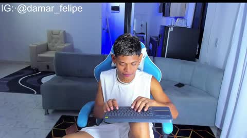 damar_felipe online show from February 7, 2025, 4:59 am