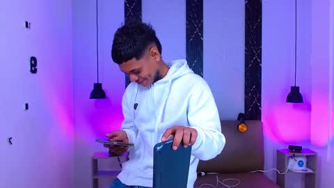 damar_felipe online show from October 12, 2025, 4:11 am