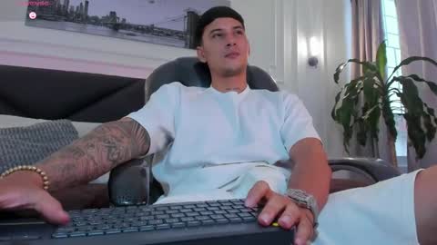 DAMIAN online show from April 1, 2026, 3:42 pm