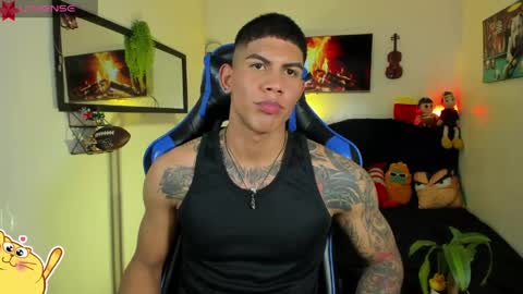 Snapshot of damian_latinxxx chatting on May 15, 2026, 7:54 pm Damian online show from May 15, 2026, 7:54 pm