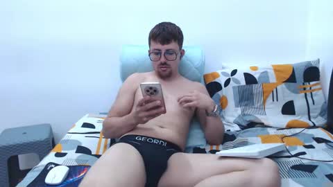 Snapshot of damian_redhot chatting on March 7, 2025, 12:45 pm D A M I A N online show from March 7, 2025, 12:45 pm