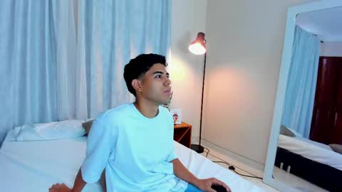 Snapshot of damian_rodriiguez chatting on May 25, 2026, 12:33 pm Damian online show from May 25, 2026, 12:33 pm
