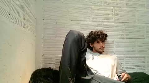 Snapshot of damian_vadim chatting on May 27, 2026, 2:25 pm Damian Vadim online show from May 27, 2026, 2:25 pm