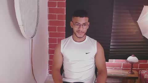 Snapshot of damiann_rees chatting on January 13, 2025, 2:32 pm instagram damiannreed. online show from January 13, 2025, 2:32 pm