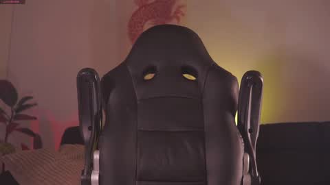 insta damn8   --------  online show from March 1, 2025, 11:58 pm