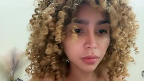 Snapshot of damnperfectxx chatting on February 21, 2026, 2:23 am damnperfectxx online show from February 21, 2026, 2:23 am