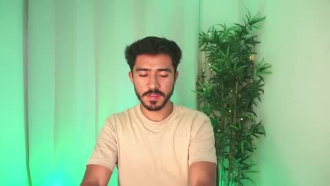 Snapshot of damon_frost chatting on April 24, 2026, 9:39 pm damon_frost online show from April 24, 2026, 9:39 pm