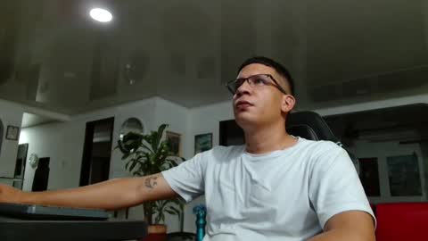 damyan_2003 online show from April 7, 2026, 3:40 am