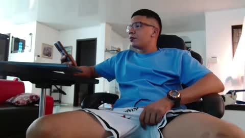 damyan_2003 online show from May 23, 2026, 7:18 pm