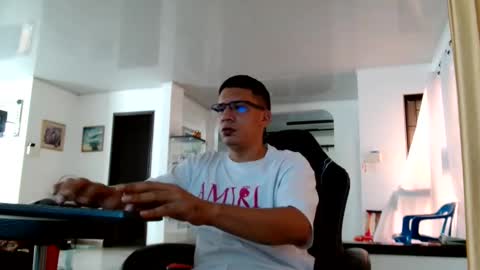 damyan_2003 online show from May 28, 2026, 2:03 pm