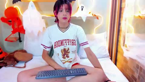 D A N online show from October 24, 2025, 2:13 pm