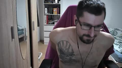 King Dan online show from November 1, 2025, 8:44 pm