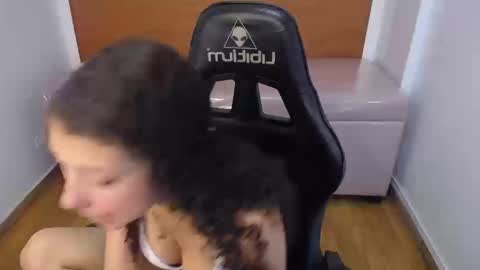 Danatella  online show from September 25, 2025, 1:15 pm