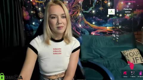 Snapshot of dances_queen chatting on February 9, 2026, 8:18 am dances_queen online show from February 9, 2026, 8:18 am