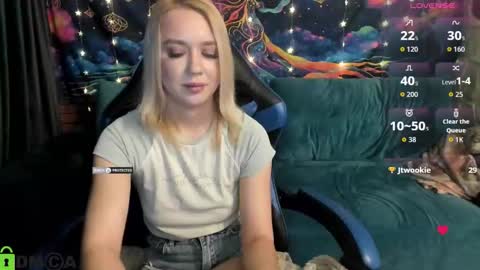 Snapshot of dances_queen chatting on March 3, 2026, 8:09 am dances_queen online show from March 3, 2026, 8:09 am