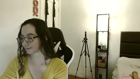 Lea lei-a online show from March 7, 2025, 3:08 am