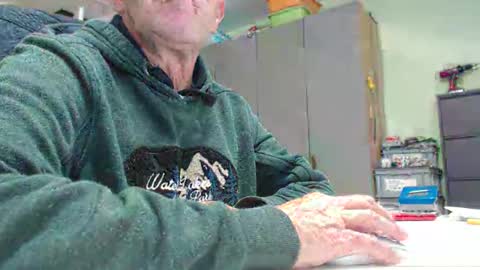 Snapshot of dani_alpina chatting on October 9, 2025, 12:25 pm dani_alpina online show from October 9, 2025, 12:25 pm