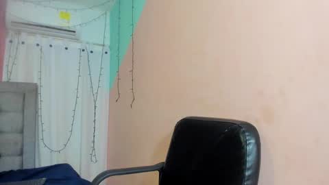 Snapshot of dani_lue chatting on January 24, 2025, 11:59 am dani_lue online show from January 24, 2025, 11:59 am