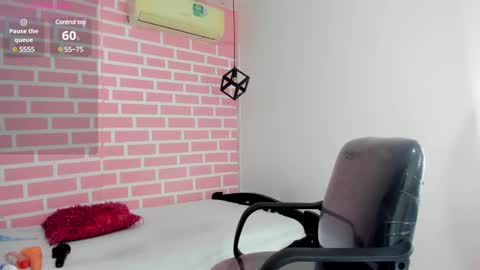Snapshot of dani_lue chatting on February 12, 2025, 12:22 pm dani_lue online show from February 12, 2025, 12:22 pm