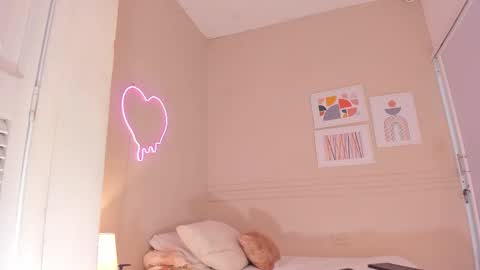 Hi I am Dani online show from November 8, 2025, 11:43 am