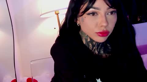 Snapshot of dani_valen chatting on November 28, 2025, 1:30 am Dani online show from November 28, 2025, 1:30 am