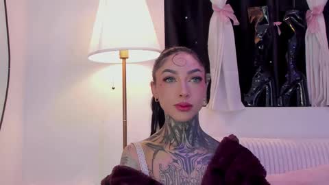 Snapshot of dani_valen chatting on December 14, 2025, 12:38 am Dani online show from December 14, 2025, 12:38 am