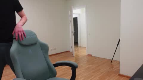 DANIEL SHAWN online show from February 15, 2026, 6:59 pm