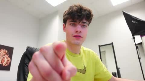 DANIEL SHAWN online show from April 30, 2026, 7:53 pm