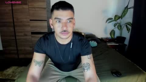 Snapshot of daniel_vianchi chatting on November 17, 2025, 8:25 pm Dani online show from November 17, 2025, 8:25 pm