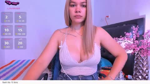 Snapshot of daniela_beauty chatting on March 23, 2026, 12:53 pm daniela online show from March 23, 2026, 12:53 pm