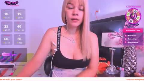 Snapshot of daniela_beauty chatting on April 25, 2026, 12:41 pm daniela online show from April 25, 2026, 12:41 pm