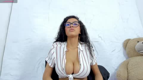 Snapshot of daniela_mendozza chatting on December 4, 2024, 8:29 pm Dani online show from December 4, 2024, 8:29 pm