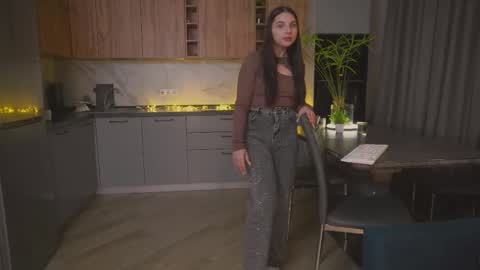 Hi my name is Daniela Im new here but I really like to chat online show from November 5, 2025, 5:24 pm