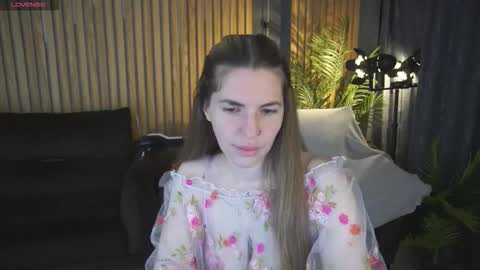 danielareign online show from March 26, 2026, 7:03 am