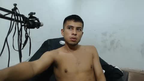 Snapshot of danielitopapii chatting on December 11, 2024, 8:18 pm danielitopapii online show from December 11, 2024, 8:18 pm