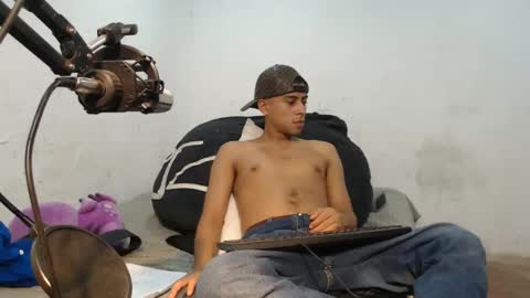 Snapshot of danielitopapii chatting on December 18, 2024, 10:57 pm danielitopapii online show from December 18, 2024, 10:57 pm
