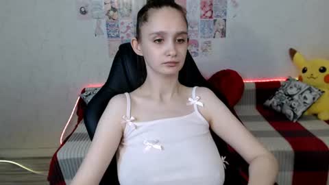 Snapshot of daniella_martin chatting on June 19, 2026, 12:37 am Daniella Martin online show from June 19, 2026, 12:37 am
