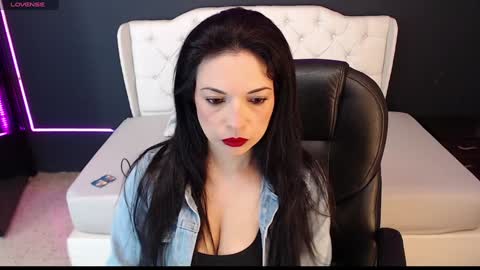 Snapshot of danielle_smithh chatting on December 29, 2024, 3:22 am Danielle Smith online show from December 29, 2024, 3:22 am