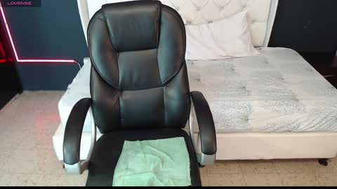 Snapshot of danielle_smithh chatting on January 8, 2025, 9:21 am Danielle Smith online show from January 8, 2025, 9:21 am