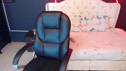 Snapshot of danielle_smithh chatting on February 6, 2025, 3:59 am Danielle Smith online show from February 6, 2025, 3:59 am