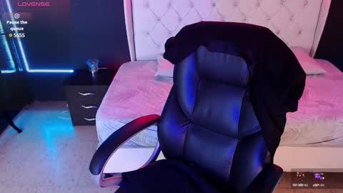 Snapshot of danielle_smithh chatting on February 21, 2025, 11:32 pm Danielle Smith online show from February 21, 2025, 11:32 pm