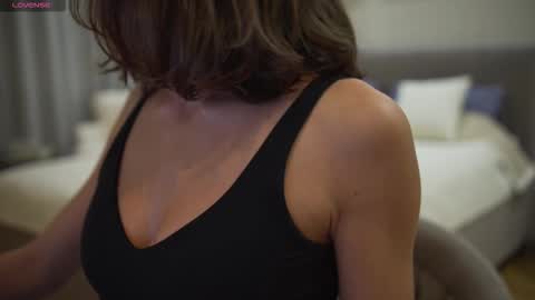 Snapshot of danielle_thomas chatting on September 19, 2025, 6:30 pm Danielle online show from September 19, 2025, 6:30 pm