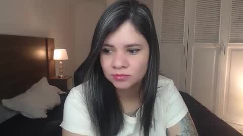 daniellerain online show from March 17, 2026, 12:52 pm