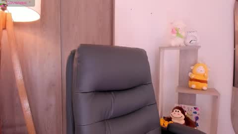 Danielle Rose online show from October 10, 2025, 9:47 pm