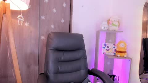 Danielle Rose online show from April 10, 2026, 10:25 pm