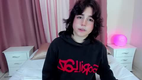 Danielle  online show from December 1, 2025, 12:43 pm