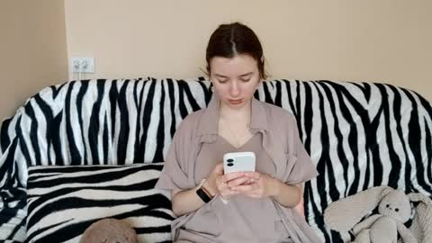 Snapshot of daniellevaulet chatting on April 2, 2026, 6:11 am Mia online show from April 2, 2026, 6:11 am