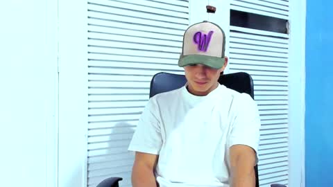 Dani online show from February 4, 2025, 3:44 am