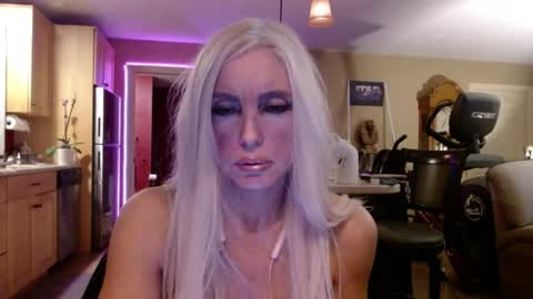 DanikaWhite69 online show from April 18, 2026, 12:53 pm